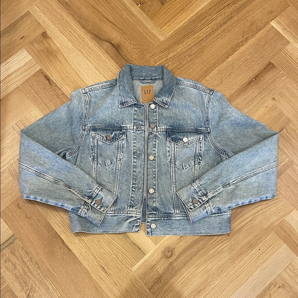 NWOT - GAP Cropped Classic Icon Denim Jacket